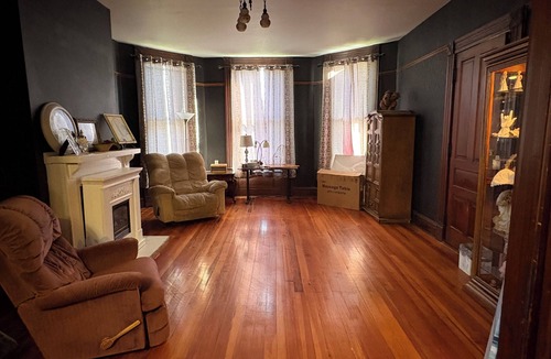 Irvine Bed & Breakfast | Traditional Bed & Breakfast in Irvine KY with Swimming pool, Wi-Fi Room 2