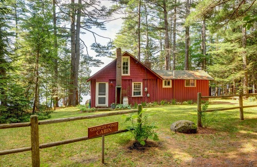 Franklin Cabin | Traditional Lakefront Cabin Located On Beautiful George's Pond