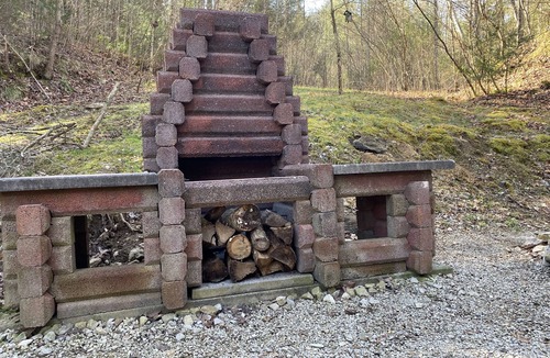 Saint Helens Cabin | Trailer parking, near Hollerwood, Daniel Boone Backcountry Byway, and Climbing