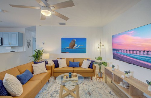 Dunedin Condo | Tranquil Locale King Beds 3 Miles 2 Downtown 1 Mile To Honeymoon Island