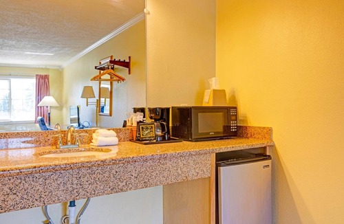 Stevenson Hotel | Tranquil Room Perfect for Nature Lovers – Close to Bridge of the Gods -4.4 miles