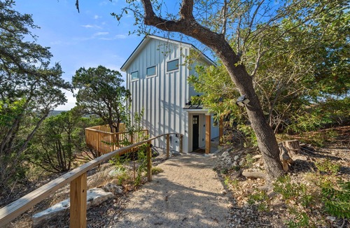Lakeway House | Travis Treehouse, Private Couples Getaway