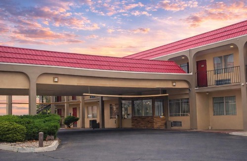 Northeast Heights Hotel | Tree Inn & Suites Albuquerque
