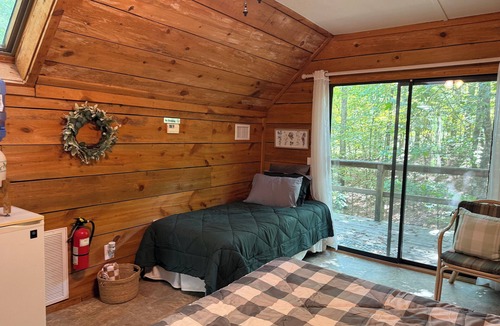 Caddo Gap Cabin | Tree Tops Private Suite + Separate Entry; Quiet Retreat