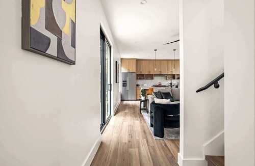 East Cesar Chavez House | Twin Homes Oasis - Hot Tub near Downtown Austin