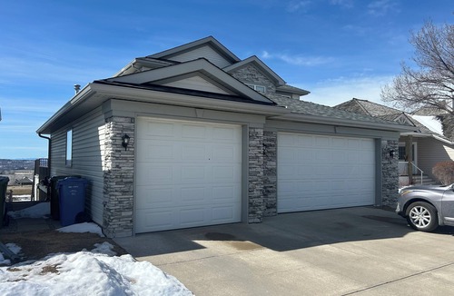 Northwest Calgary House | Unbelievable Panoramic Mountain Views | Downtown Views | 50 Mins to Canmore