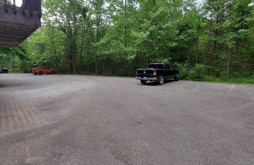 Slade Cabin | Unique Cabin in Natural Bridge State Park! Renovated, New Hot Tub, Wi-Fi