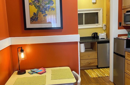 West University Apartment | Unique , Vintage Studio Apartment for Leisure/Corporate Travel