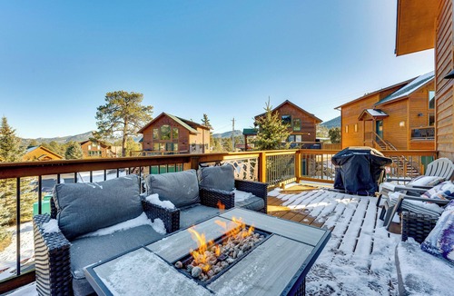 Estes Park House | Updated & Spacious Lodge in Heart of Estes Park!