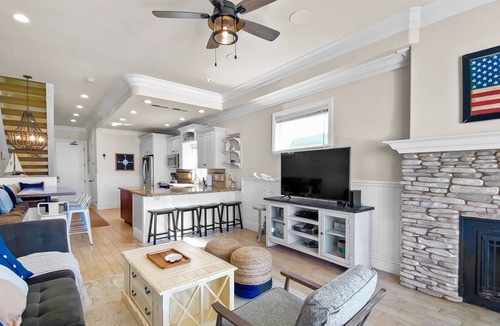 Mission Beach Condo | Upper level beachfront condo w/incredible views, gas fireplace, decks, & W/D