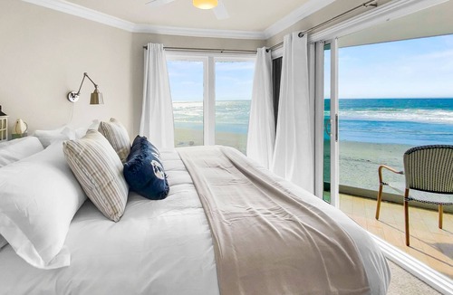 Mission Beach Condo | Upper level beachfront condo w/incredible views, gas fireplace, decks, & W/D