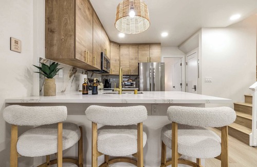 Crown Point House | Upscale 3BR Coastal Retreat Hot Tub Walk to Ba