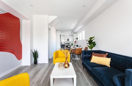 Historic Filipinotown House | Upscale LA Getaway Sleeps 8 with Free Parking