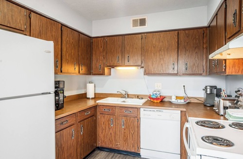 Uptown Apartment | UPTOWN LOCATED! Lovely Home with fireplace & Garden at Kingfisher Housing