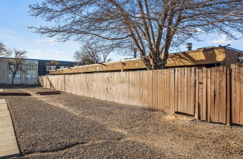 Uptown Apartment | UPTOWN LOCATED! Lovely Home with fireplace & Garden at Kingfisher Housing