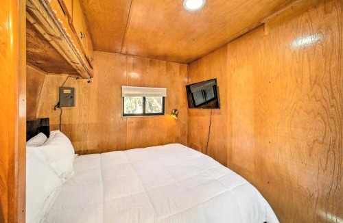 Payson House | Hot Tub & Deck: Waterfront Escape in Payson!