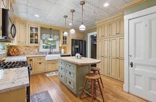 Hallowell House | Vacation or Short-term rental. Spacious 4-bedroom house in welcoming Hallowell.