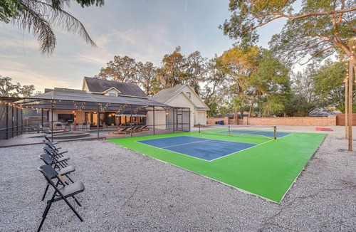 Valrico Villa | Valrico Villa: Pool, Spa, Court & Game Room