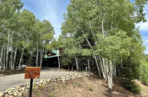 Angel Fire Ski Chalet | Via del Rey Luxury Chalet 3BR. Perfect Central location1.5 mi to AF village.