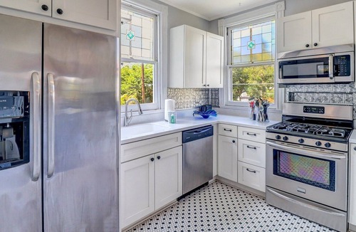 Dixon Park Apartment | Victorian District Retreat near Forsyth Park w/ Courtyard by Lucky Savannah