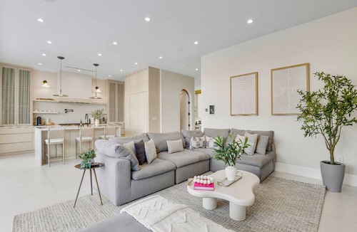 Studio City Villa | Villa Camellia - Charming 5 BR Home in the heart of Studio City