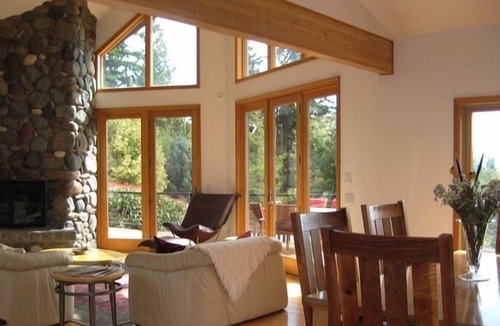 Underwood House | Vineyard Estate with Breathtaking Mt. Hood Views, Hot Tub!