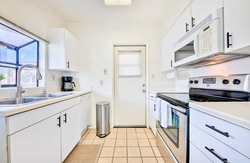 Beach Barber Tract Villa | Walk 2 Beach, Close To Village, Great Reviews!