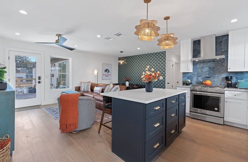 Greater South River City House | Walk S Congress Pool Putt Putt 3 KING/2 BATH FULLY Remodeled