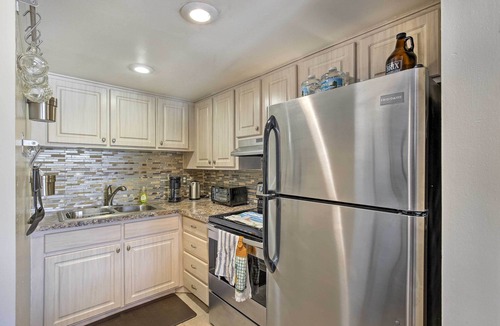 St. Pete Beach Apartment | Walk to Beach & Dining: Sunny St Pete Condo!