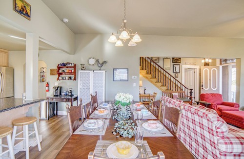Lakeport House | Walk to Boat Launch! 'Heritage House of Lakeport'