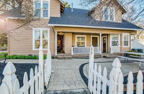Lakeport House | Walk to Boat Launch! 'Heritage House of Lakeport'