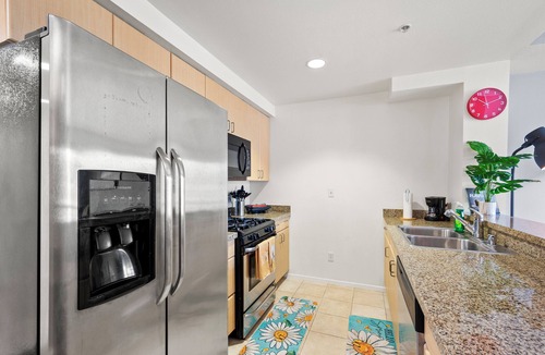 Pacific Terrace Condo | Walk to Everything - Gaslamp 1BR Free Parking & Pool