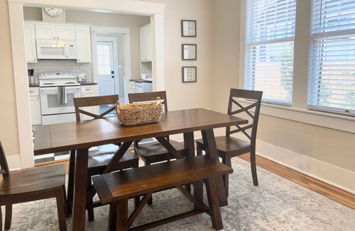 SoHo House | Walk to Hyde Park, Bayshore Blvd & SOHO Dining, Shopping & Nightlife! Stylish 3BR Tampa Retreat