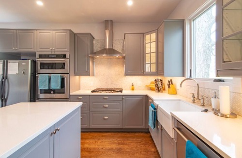 East Cesar Chavez House | Walk to Rainey! Bachelor/Bachelorette House in the Heart of ATX - Sleeps 22
