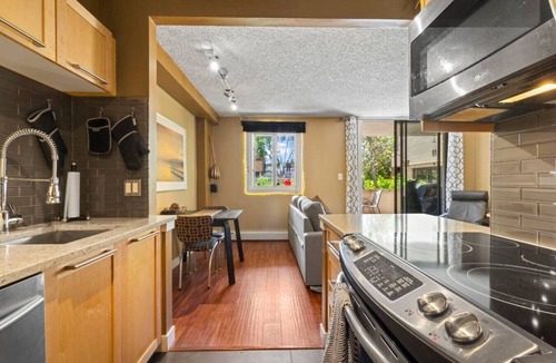 Beltline Apartment | Walk to Stampede & BMO | Free Parking | Cozy Patio