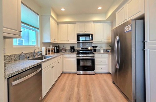 Imperial Beach House | Walk to the Beach. Nest on a Doorstep of Coronado. 2-Bedroom Townhome