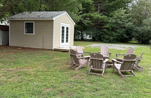 Mascot House | Walk to town from this cozy Rivah house with awesome yard and water views.