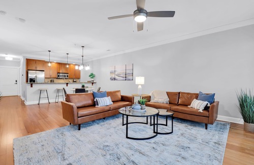 Old West Broad Neighborhood House | Walkable South Historic District 2BDR Retreat Near Forsyth Park | The Juliette