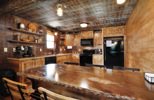 Junction City Apartment | Wanderlust Suite 2 Bed 2 Bath Apt.