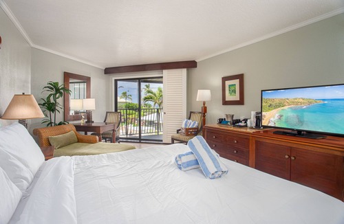 Hanamaulu Hotel | Watch Pacific Ocean sunrise from the comfort of your private ocean view lanai!