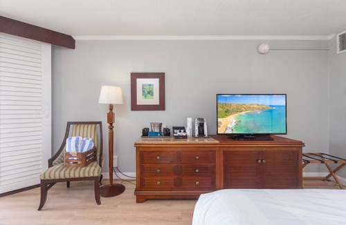 Hanamaulu Hotel | Watch Pacific Ocean sunrise from the comfort of your private ocean view lanai!