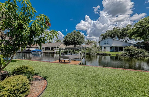 Lake Shore Estates Hotel | Water Song