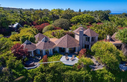 Huelo House | Waterfall House - Private House Overlooking the Ocean!
