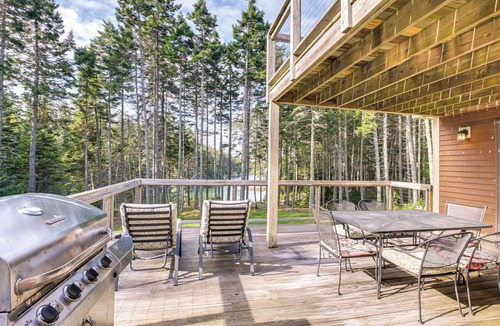 Deer Isle Cottage | Waterfront Deer Isle Retreat w/Fire Pit!