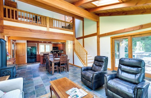 Deer Isle Cottage | Waterfront Deer Isle Retreat w/Fire Pit!