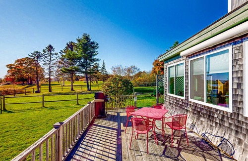 Rockland Cottage | Waterfront home with ocean views, AC & washer/dryer - dog-friendly