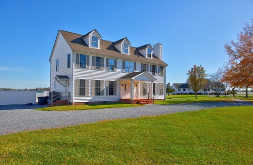 Cambridge House | Waterfront Home with Dock, Pool, Sandy Beach, Kayaks, 5BR/3.5BA Sleeps up to 20