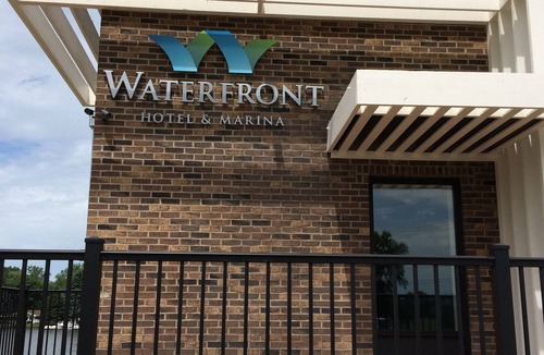Johnsburg Hotel | Waterfront Hotel and Marina