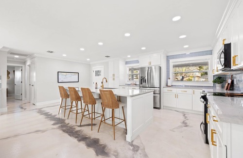 Crystal Beach House | Waterfront Island Oasis FULLY REMODELED! W/BOAT DOCK!