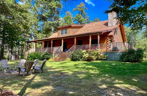 Harpswell House | Waterfront log cabin nestled in the woods providing unparalleled privacy